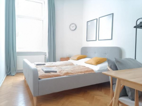 King bed room Netflix central and near metro 83